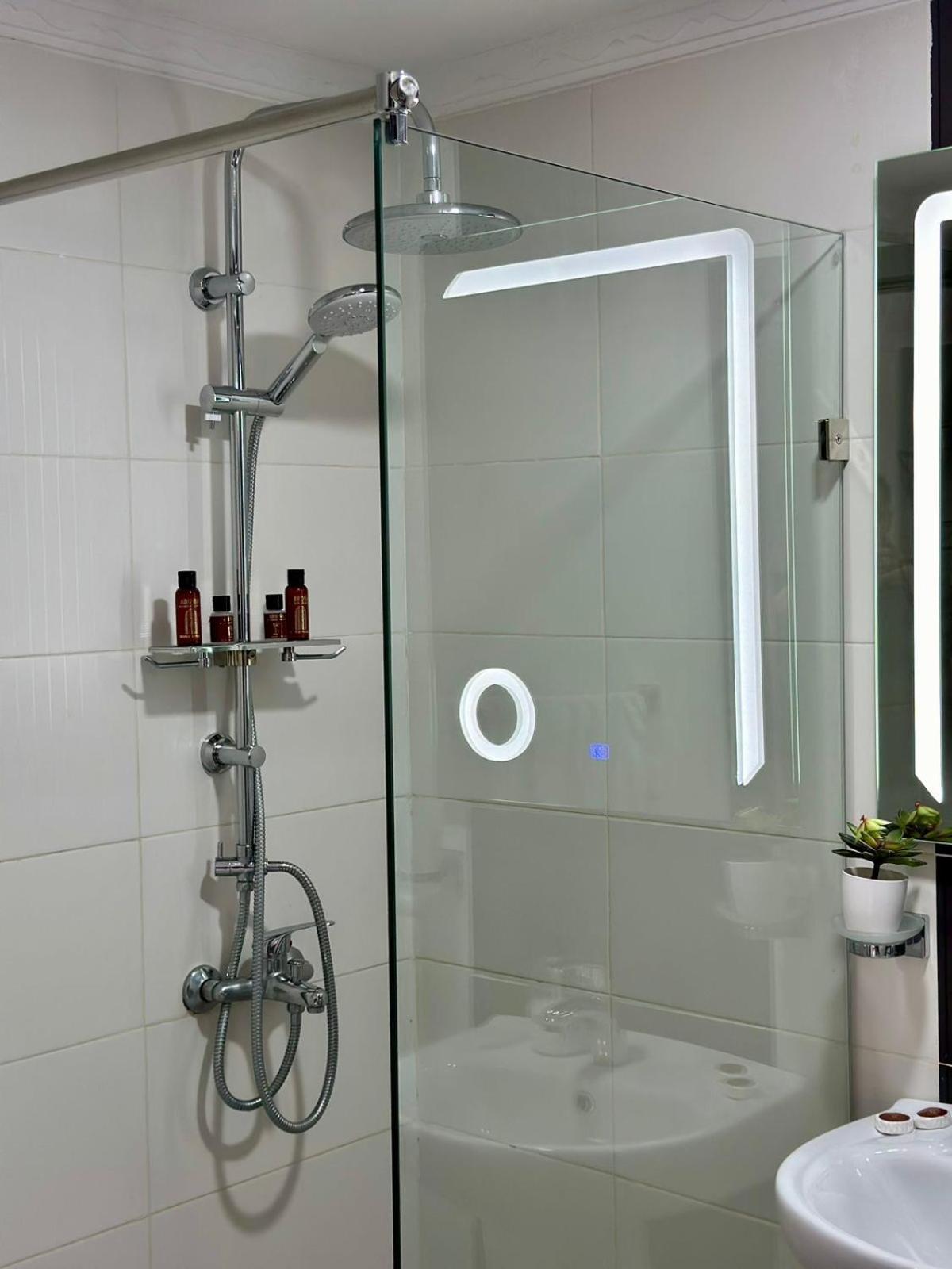 Appart Neuf Lumineux Climatise 1Ere Etage Tanger Exteriér fotografie